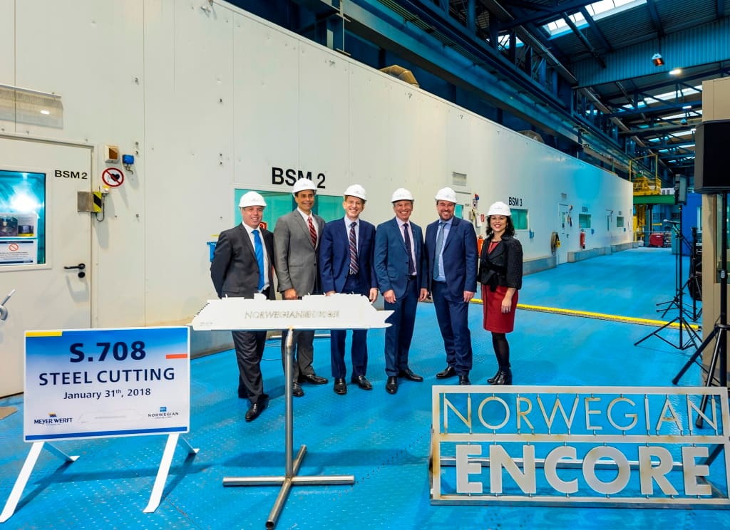 Ceremonia del corte del acero del Norwegian Encore